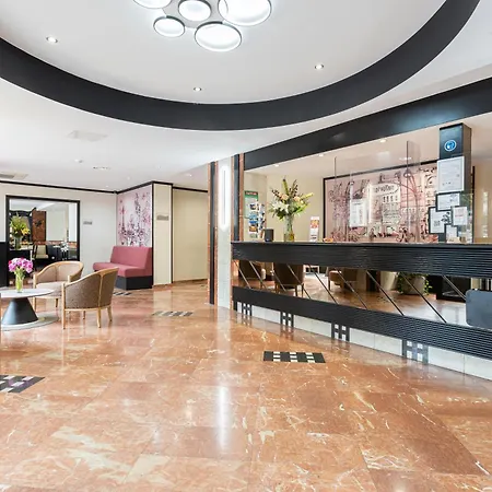 Opera Lafayette 3*