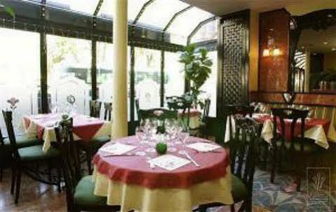 Opera Lafayette 3*